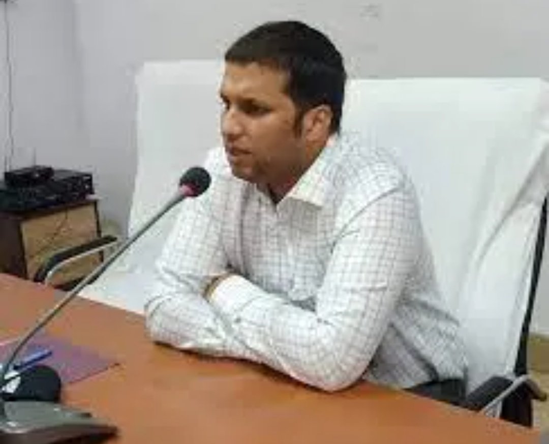 MBureaucrats's tweet photo. #IAS रवींद्र कुमार मांदड 2013 #DM रामपुर को #प्रधानमंत्री सम्मानित करेगे 

#IAS रवींद्र ने कुपोषण के दंश से छुटकारा दिलाने के मामले में अवार्ड से PM सम्मानित करेगे,#UP के दो #कलेक्टर को यह सौभाग्य प्राप्त हुआ है 

#रामपुर  #चित्रकूट दोनों DM काफ़ी मेहनती और ईमानदार है
@DeoRampur https://t.co/vcGkrOzP4g