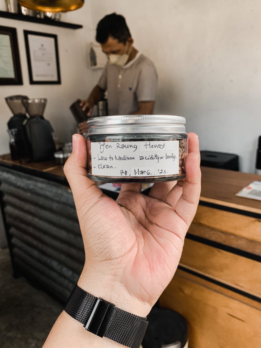 aarrddyyee_95's tweet photo. π Coffee of things. Jakarta
coffee shop yg kecil tapi vibes nya japan street banget, coffee shop yg mengusung tema slow bar. Coffee shop yg wajib di kunjungi sm pecinta kopi dan para barista.
#coffeeofthings #coffeeshopjakarta #ngopibarengardy https://t.co/9KW7AE6YUD