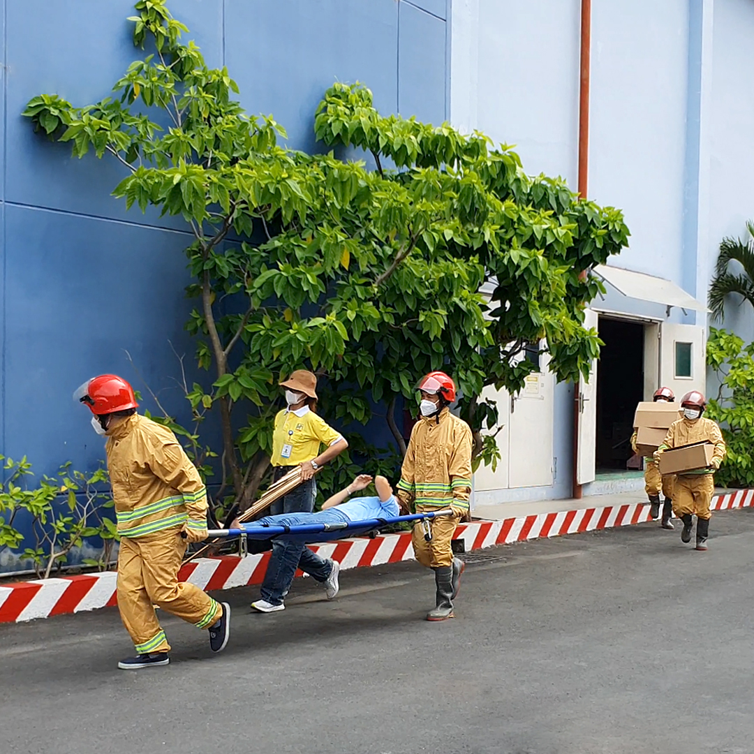 housepackaging's tweet photo. 🔥 Our team at Khang Thanh takes safety seriously, so we organized our annual training session on fire prevention, rescue, and emergency response in 2023.

Swipe to see some highlights from the session!

#khangthanh #houseofpackaging #vietnampackaging #vietnamprinting https://t.co/NcNZF2nd5I