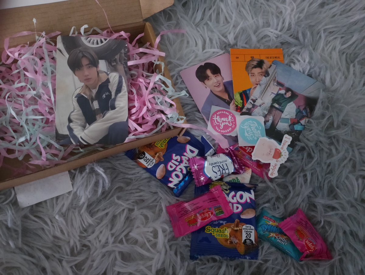 tiyongskiie's tweet photo. 💌: #tiyongskiiemails

Umuwi na si sunghoon😩. Omg, thank you so much po @notforheesun sa pag papa adopt kay hoon, ang safe ng pagkaka pack, thank you rin po sa mga freebies although sa second pic kunti nalang yong mga candies kasi kinain ko na HAHAHAH.

#kel_proofs https://t.co/Zl48FpSUu8