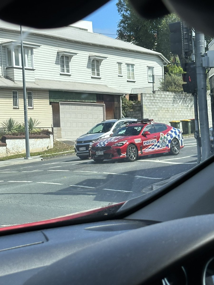 bawpcwpn's tweet photo. @QldPolice Does this count as over the line? https://t.co/zNmRXYZJQO
