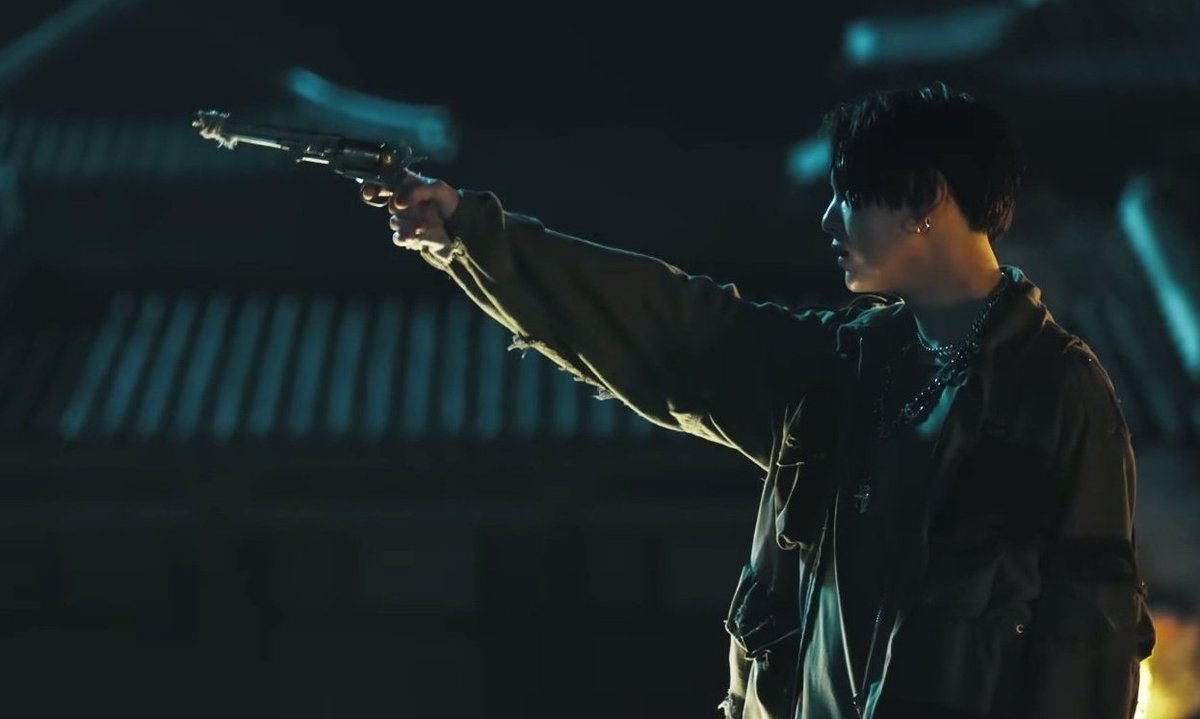 laughkpop's tweet photo. this is cinematic https://t.co/4syldmzvHi