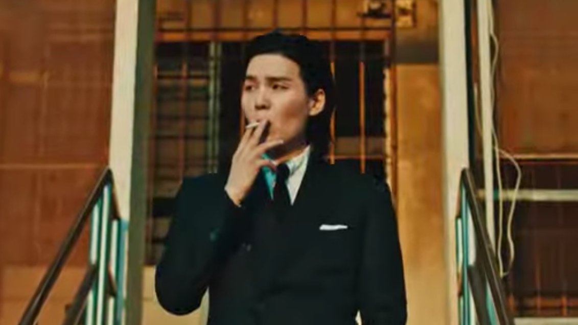 icedlatteyoongi's tweet photo. not trying to "romanticize" smoking but…… he looks so fucking hot https://t.co/0Efaz2ztpF