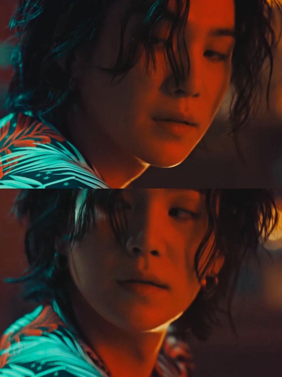 yoonkoous's tweet photo. LOOK AT HIM https://t.co/nWh4Vyk48w