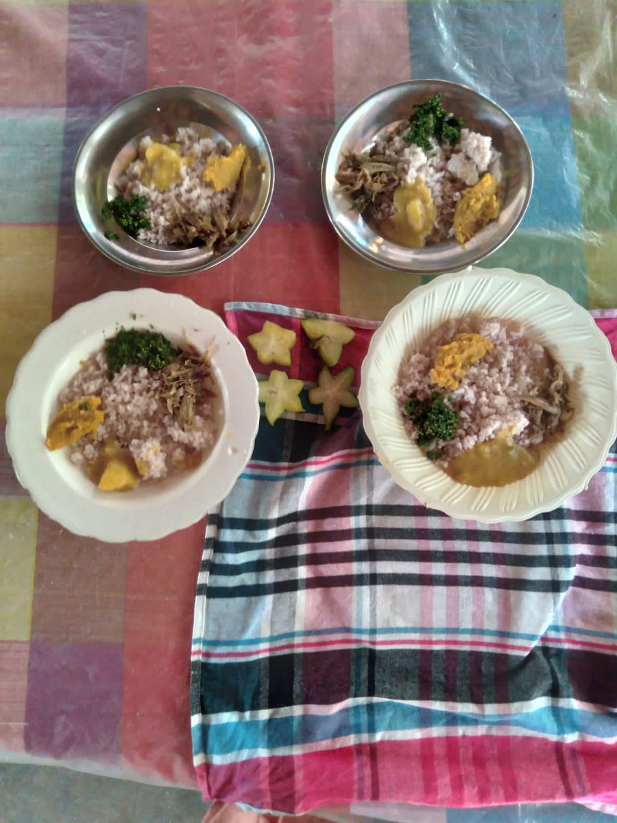 AffinityLk's tweet photo. Todays meals are dedicated to all those harmed by the horrific #EasterAttackLK which only adds to the suffering long endured by so many in Sri Lanka, especially children.
#AffinityLK meal project.
Primary School, Baduraliya: 141 Meals
#AffinityFoundation #CommunityKitchenLK https://t.co/UVxX3OOMZD