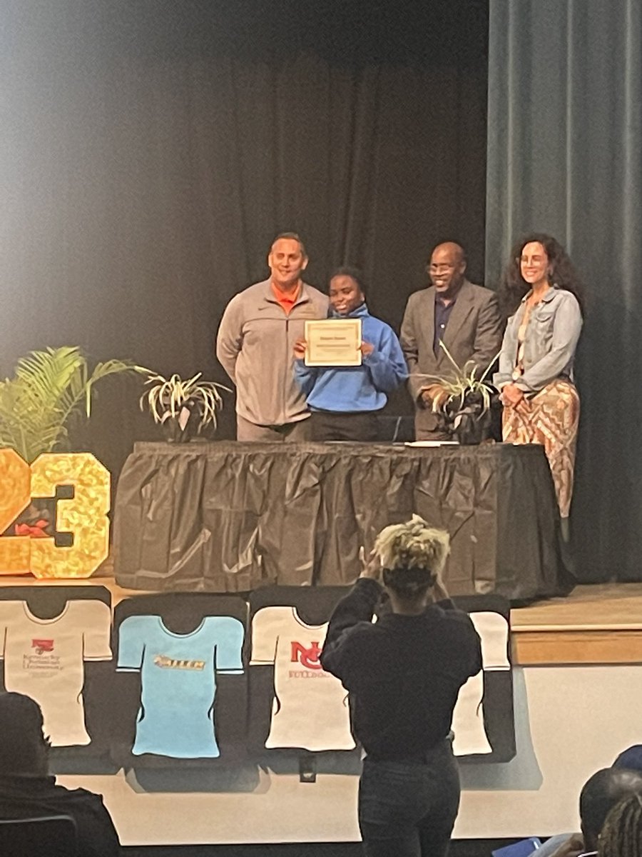 It was signing day @BTW_SHS congratulations to the phenomenal class of 2023!!!! From @MiamiDadeCollege to @DavidsonCollege #signingday #bettermakeroom