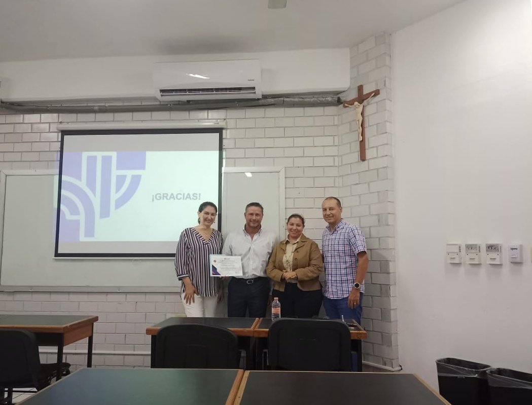 Sonya_Cano's tweet photo. Agradezco infinitamente al Lic. Ezequiel Gámez del ⚕️ Hospital Azura Cancún por habernos acompañado el día de hoy con la Charla de "Turismo Médico" 🩺 en la Universidad La Salle Cancún 

Compartiendo su experiencia con las nuevas generaciones. https://t.co/L7LqGOfn9r