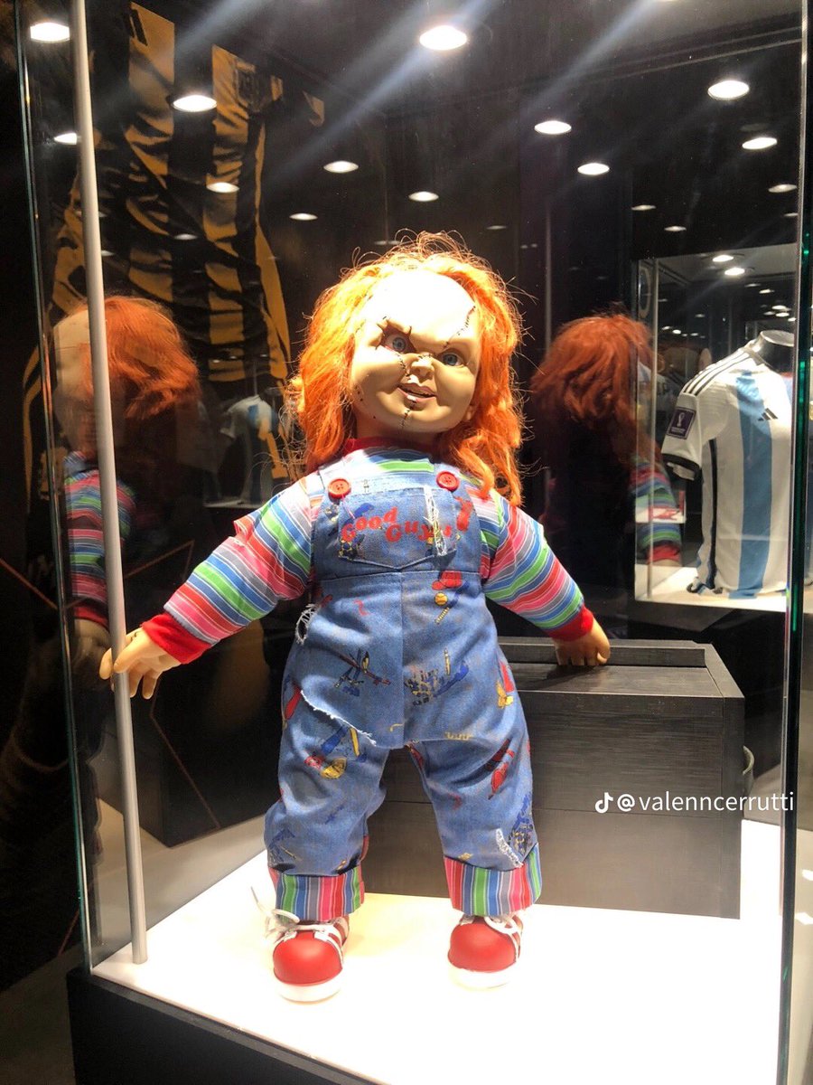 en el museo de los campeones del mundo 2022 pusieron ATENTIS*  A CHUCKY JAJAJS