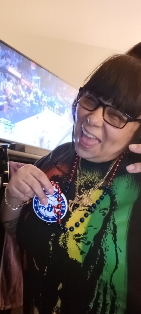 katalinaebp1's tweet photo. Happy Holidaze #420 #highlydaze #levelz #sessionz #sixernation #rideordie #playoffz #roundone #gamethree #3-0 https://t.co/tIPGlk0N4V