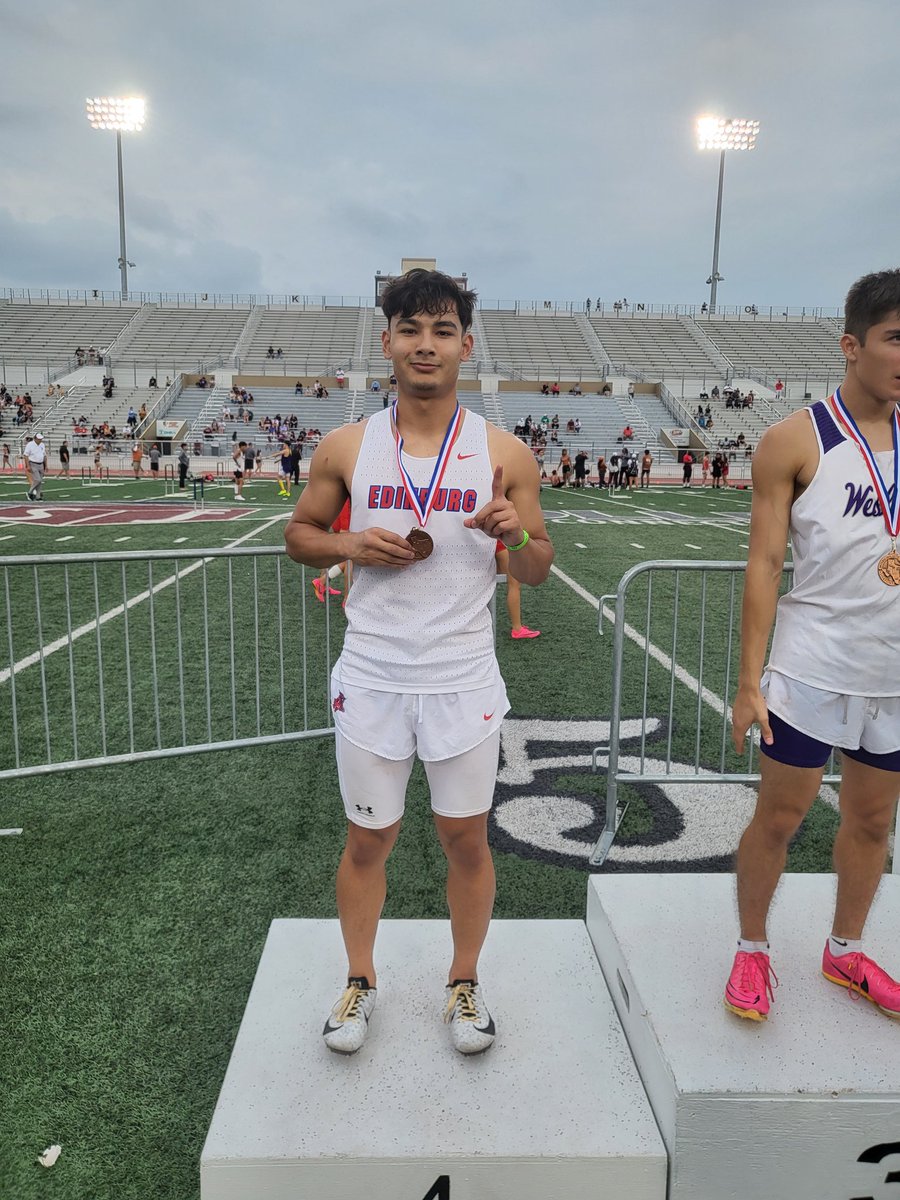 EHSBoysTrack's tweet photo. Regional Qualifier!!!
Rolando Del Bosque PRs and finishes 4th in the 100M dash at the Area Meet to earn a spot at the Regional Track Meet! Congratulations RDB! Way to go! #BobcatPride #RepTheE #Yeah https://t.co/ZN9th82sXX