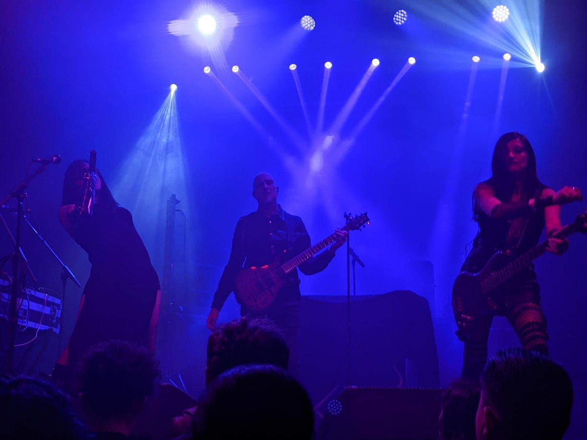 SuicideQueenCA's tweet photo. THANK YOU SAN FRANCISCO!!
Photo by Theremin Barney
#suicidequeen #suicide #queen #industrial #metal #goth #losangeles #kaydolores #tonyhavoc #scarrkevorkian #rongraves #nymphomaniac #copinternational #thereminbarney #deathguild #dnalounge #sanfrancisco https://t.co/p7a6rMg0gN