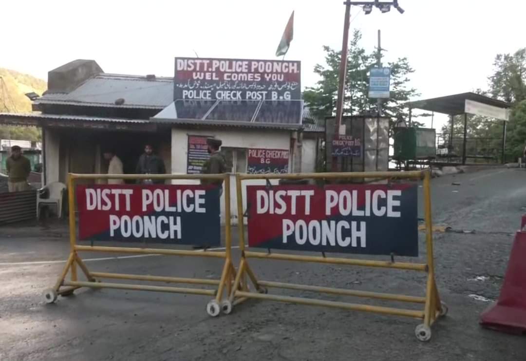 GroundRealityN1's tweet photo. #Ground_Reality_News..
Poonch | Visuals from Bhimber Gali in Poonch where five soldiers lost their lives in a terror attack yesterday. https://t.co/odShXB4Y9Q