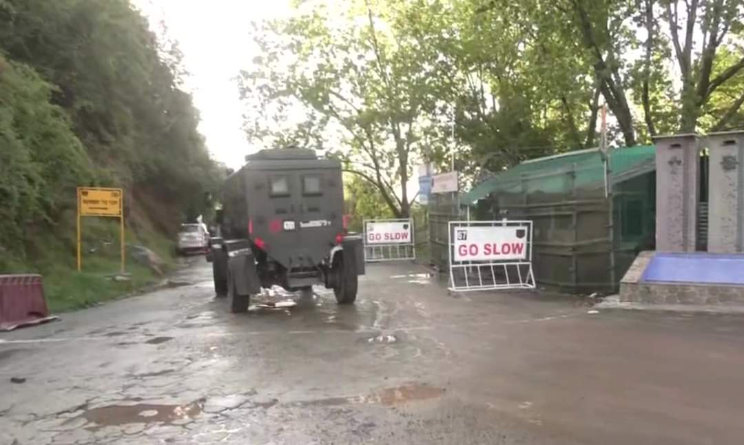 GroundRealityN1's tweet photo. #Ground_Reality_News..
Poonch | Visuals from Bhimber Gali in Poonch where five soldiers lost their lives in a terror attack yesterday. https://t.co/odShXB4Y9Q