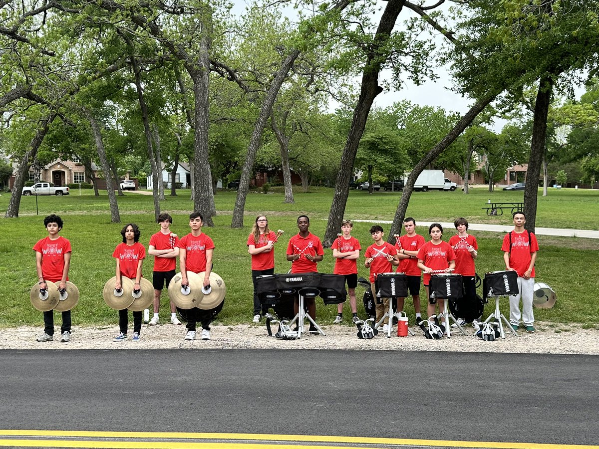stillfightinit's tweet photo. These kids are the best! Always willing to support the community and it seems like runners dig the live music on the course! Thanks for having us at the White Rock Celebration @whiterockdallas
#whiterockcelebration #5k #10k #raceday #weatherwontstopus #wwhs #drumline https://t.co/xFehm6YM8a