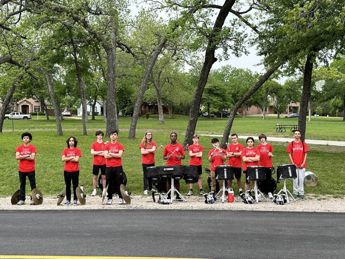 stillfightinit's tweet photo. These kids are the best! Always willing to support the community and it seems like runners dig the live music on the course! Thanks for having us at the White Rock Celebration @whiterockdallas
#whiterockcelebration #5k #10k #raceday #weatherwontstopus #wwhs #drumline https://t.co/xFehm6YM8a