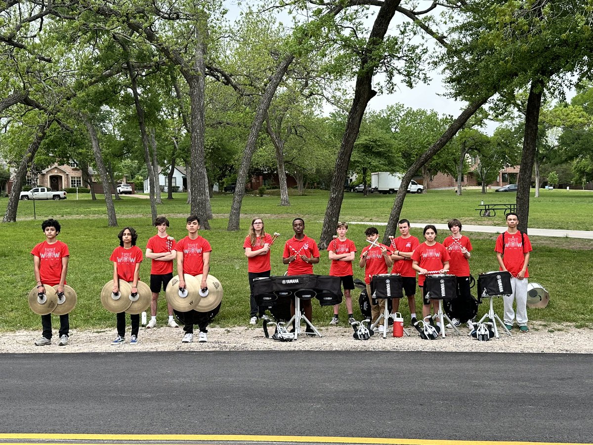 stillfightinit's tweet photo. These kids are the best! Always willing to support the community and it seems like runners dig the live music on the course! Thanks for having us at the White Rock Celebration @whiterockdallas
#whiterockcelebration #5k #10k #raceday #weatherwontstopus #wwhs #drumline https://t.co/xFehm6YM8a