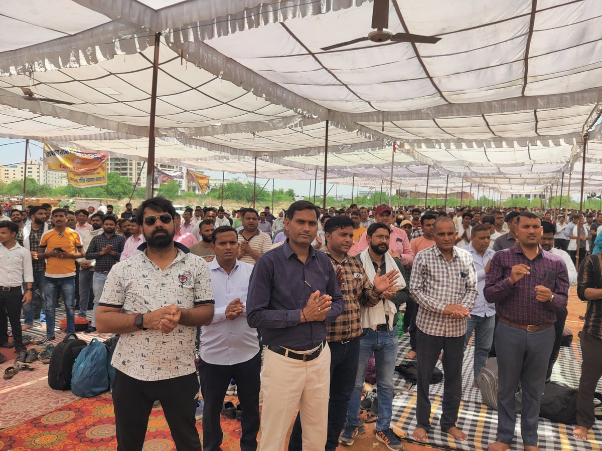 zp_shobhalal's tweet photo. #UDC_GRADE_PAY_3600
मा० मुख्यमंत्री @ashokgehlot51 जी से आग्रह है कि मंत्रालयिक संवर्ग की बरसों से लंबित वाज़िब मांगो को अविलम्ब पूर्ण कराने का श्रम करावें। आपने 2013 में जो दिया उसे गत सरकार द्वारा 2017 में छीन लिया, उसे पुनः बहाल करो।
@RajGovOfficial @drcpjoshi @1stIndiaNews https://t.co/2hamjPxnAl