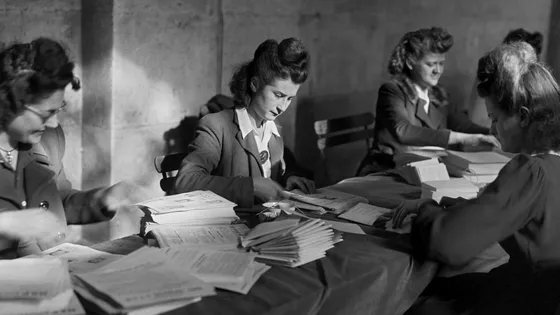 NathalieChalard's tweet photo. 21 avril 1944 : le droit enfin d'être citoyenne ! Les femmes devenaient électrices et éligibles, comme les hommes.

⤵️
 https://t.co/tgwQVbGT37 https://t.co/cM1dCOVatp