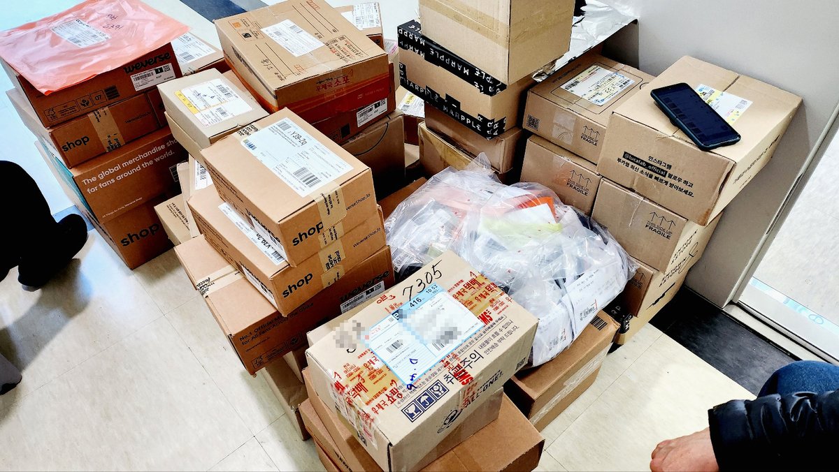 korseller365's tweet photo. Today's delivery! and arrived!
Thank you always. :)
Lowest Price Korean Warehouse Service - https://t.co/6KZMsF8TIn
#webcheckout #bantaek #koreawarehouse #proxyservice #addressrental #inclushions #kpop #blackpink #kpopidol #klivewh #straykids #BTS https://t.co/FlVxZmzbsf