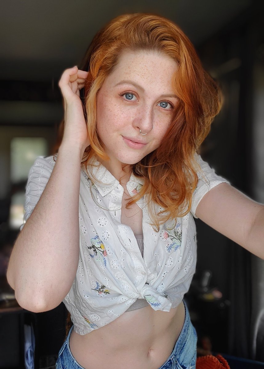 thepeachy16's tweet photo. #FreckledFriday Lovely Sweet Radiant Red Headed Cutie @Arabella_Fae @A_Faeded https://t.co/Skz6geM7Xf