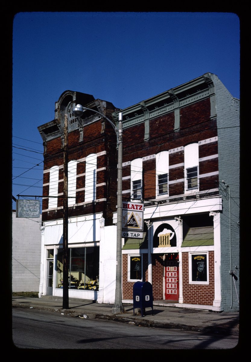 old roadside pics on Twitter "furniture store, peoria, illinois, 1980"