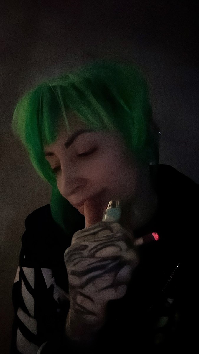 VivkaIRL's tweet photo. Happy medicinal #420day y’all. https://t.co/XprFVP7AA9