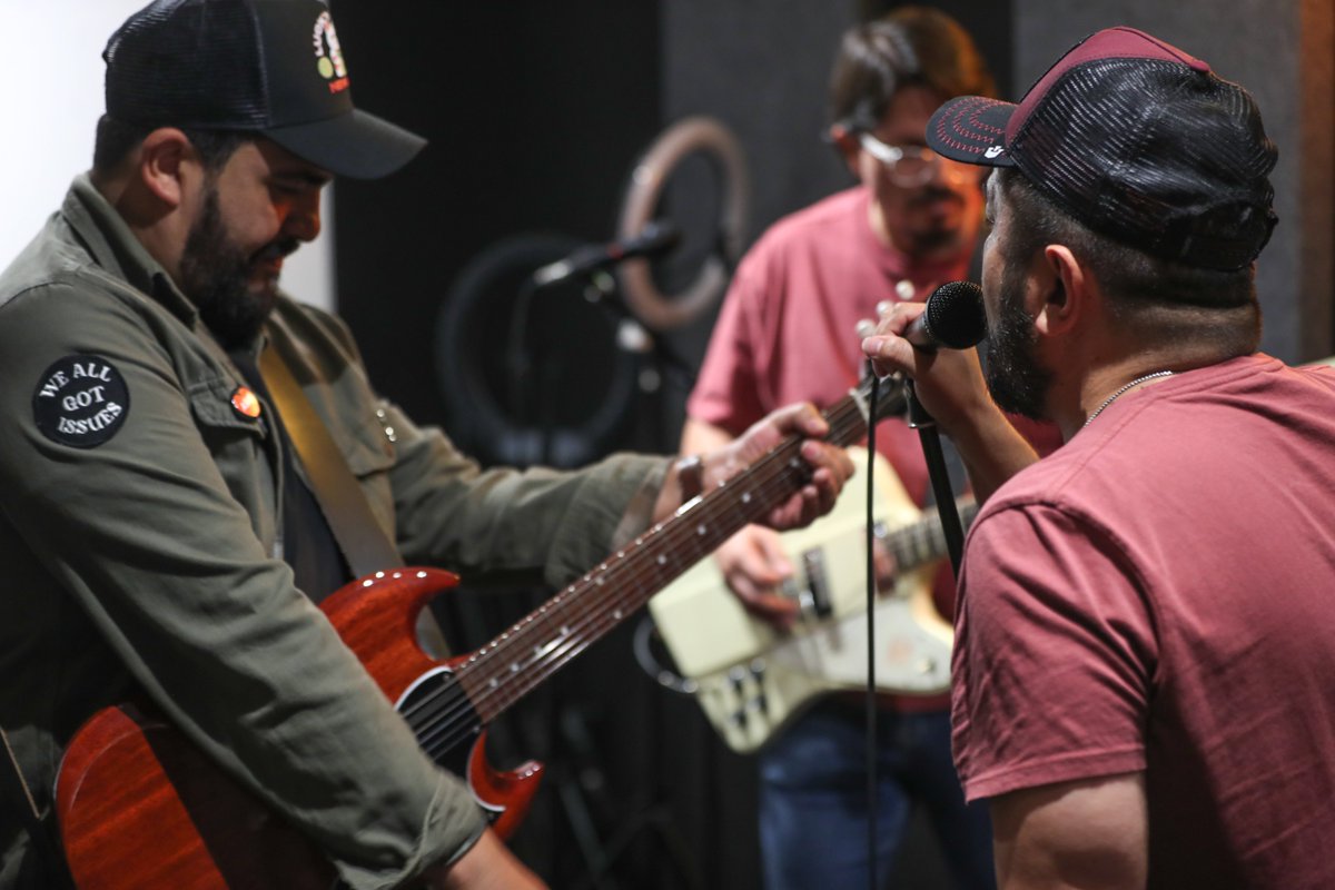 KenethCruz's tweet photo. La banda guatemalteca @ViernesVerde  celebrará su trayectoria de 30 años ininterrumpidos con un concierto en el que participarán varios de los músicos que han pasado por la alineación oficial. https://t.co/VTxD3wQYNY