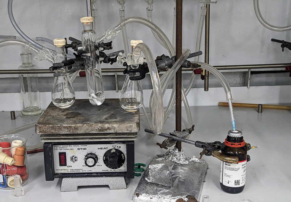 Bekkalada's tweet photo. Classic diphenylacetic acid titration of an alkyl lithium. Just when you want to be sure your bottle is still good to go 😎🔥
#Chemistry #WomenInSTEM #WomenInScience #organometallic #labthings #analytical https://t.co/S0LZHCvHjM