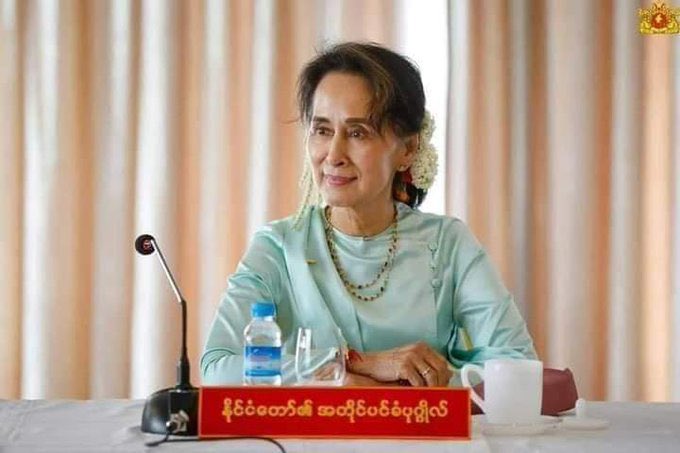“ ဒီနိုင်ငံရဲ့ကံကြမ္မာဟာ တပ်မတော်ရဲ့လက်ထဲမှာ ရှိတာမဟုတ်ပါဘူး။ ဒီနိုင်ငံရဲ့ကံကြမ္မာက ဒီနိုင်ငံသူနိုင်ငံသားတွေ အားလုံးရဲ့ လက်ထဲမှာရှိပါတယ်"

This country’s fate does NOT only depend on the Tatmadaw (army). This country's fortune is in the hands of all nationals. 

#အောင်ဆန်းစုကြည်