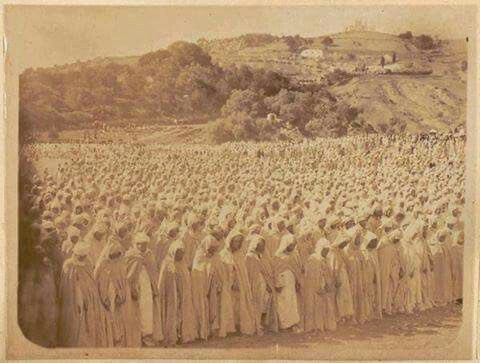 Tamazgha_'s tweet photo. ⭕️Azul fellawen, l3idik Tamezyant Tamerbuht. 

📸 Prière de l'Aïd (📍Bejaia, 1856) https://t.co/C7vPTMvO8x