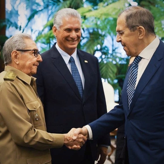 TokioCuba's tweet photo. La #FotoDelDia visita canciller ruso. #CubaNoEstáSola #Cuba🇨🇺🇨🇺 #Rusia 🇷🇺🇷🇺 https://t.co/pyxh2LZoJN