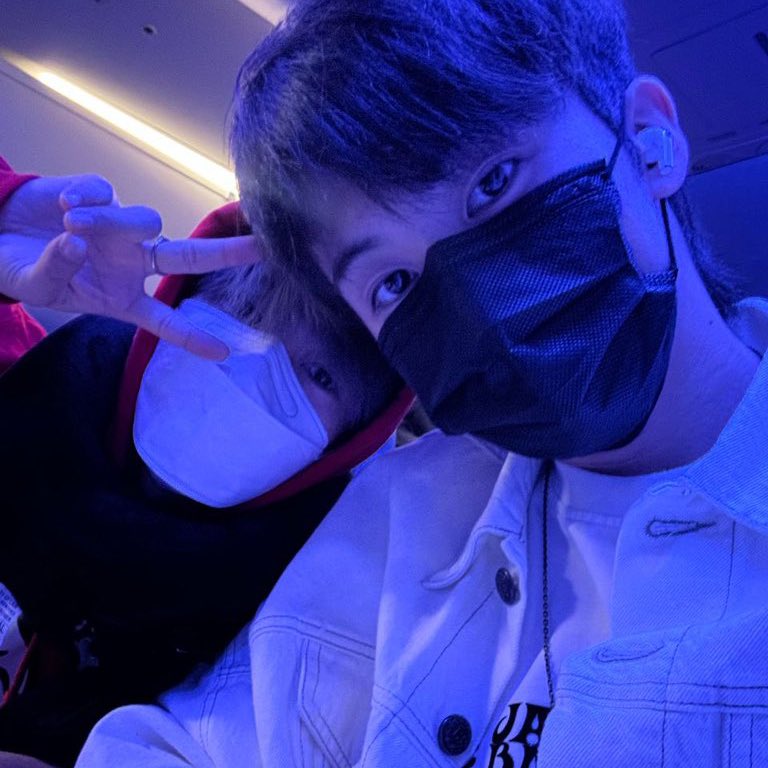 fairyissabey's tweet photo. this genre of the hyung liners selcas https://t.co/P0UXnJCRpn