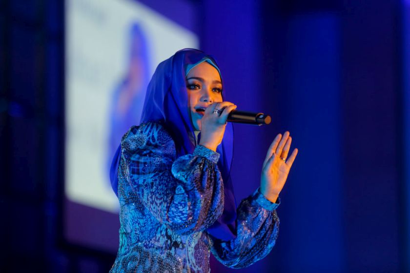 mariahmoiduu's tweet photo. NEW RAYA SONGS OR OLD RAYA SONGS : IT'S JUST PREFERENCE 

'NEW RAYA SONGS: BOP OR FLOP ?'

[THREAD]

#CDMC1102A #MC1102A2023 #COM201 #RayaAidilfitri2023 #RayaSongs #OldOrNew https://t.co/vTclhVJ3It