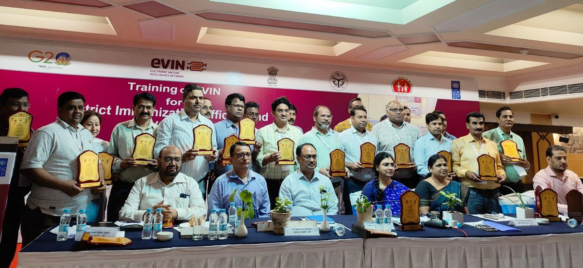 ManojShukul's tweet photo. Smiling faces of #DIO #VCCM #officials after receiving mementos from MD @nhm_up during a training on #eVIN for their dedicated efforts in #COVID19 #vaccination #RI @MoHFW_INDIA @UNDP_India @Vaccinate4Life https://t.co/vmbCm4Zm71