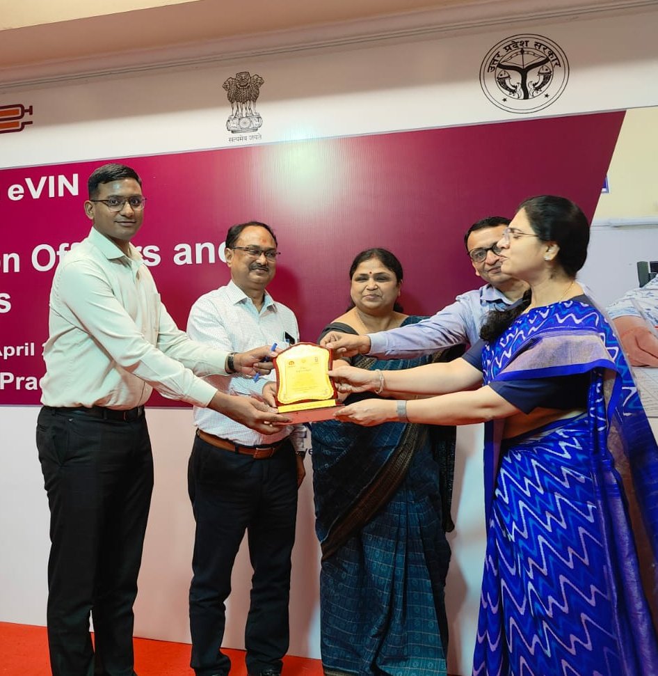 ManojShukul's tweet photo. Smiling faces of #DIO #VCCM #officials after receiving mementos from MD @nhm_up during a training on #eVIN for their dedicated efforts in #COVID19 #vaccination #RI @MoHFW_INDIA @UNDP_India @Vaccinate4Life https://t.co/vmbCm4Zm71