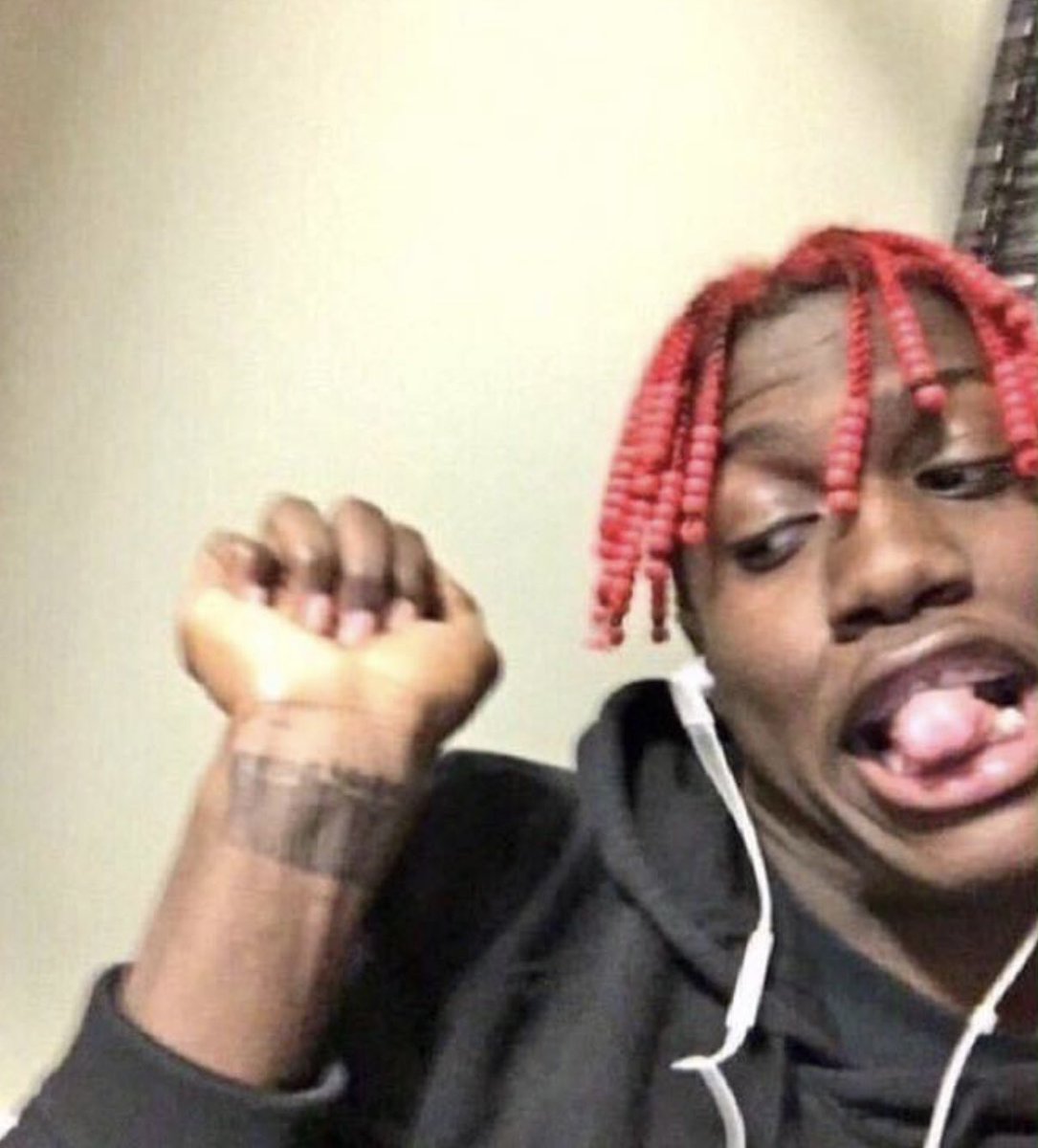 when you post a bomb pic on your story &amp; hella red heart start poppin up