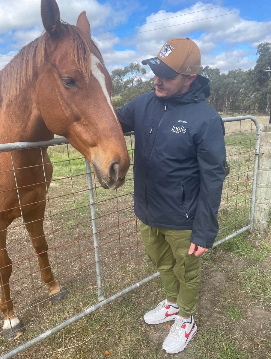 BlackBookRacing's tweet photo. 6 months ago our lives turned on our head when my Fiance' Steph almost died after a ruptured Brain Aneurysm. 6 months later and still a long way to go with recovery on her Birthday she gets some GYTRASH therapy at Simon Tolley Winery. #GYTRASH https://t.co/GxBQQDkSyi