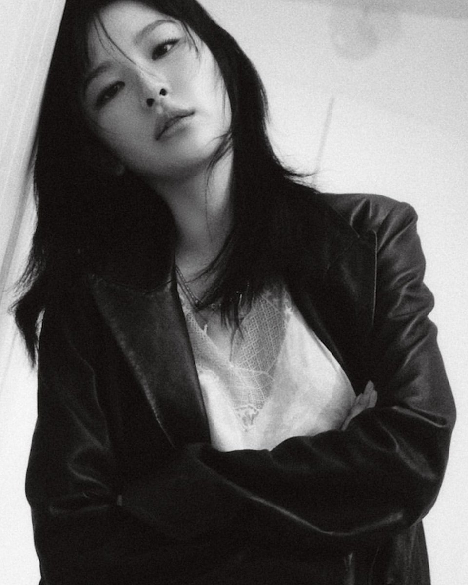 KSGUpdates's tweet photo. 230420 Zadig&amp;Voltaire IG

https://t.co/b3kEAF8V2U
#슬기 #SEULGI @RVsmtown https://t.co/H26NULbAO1