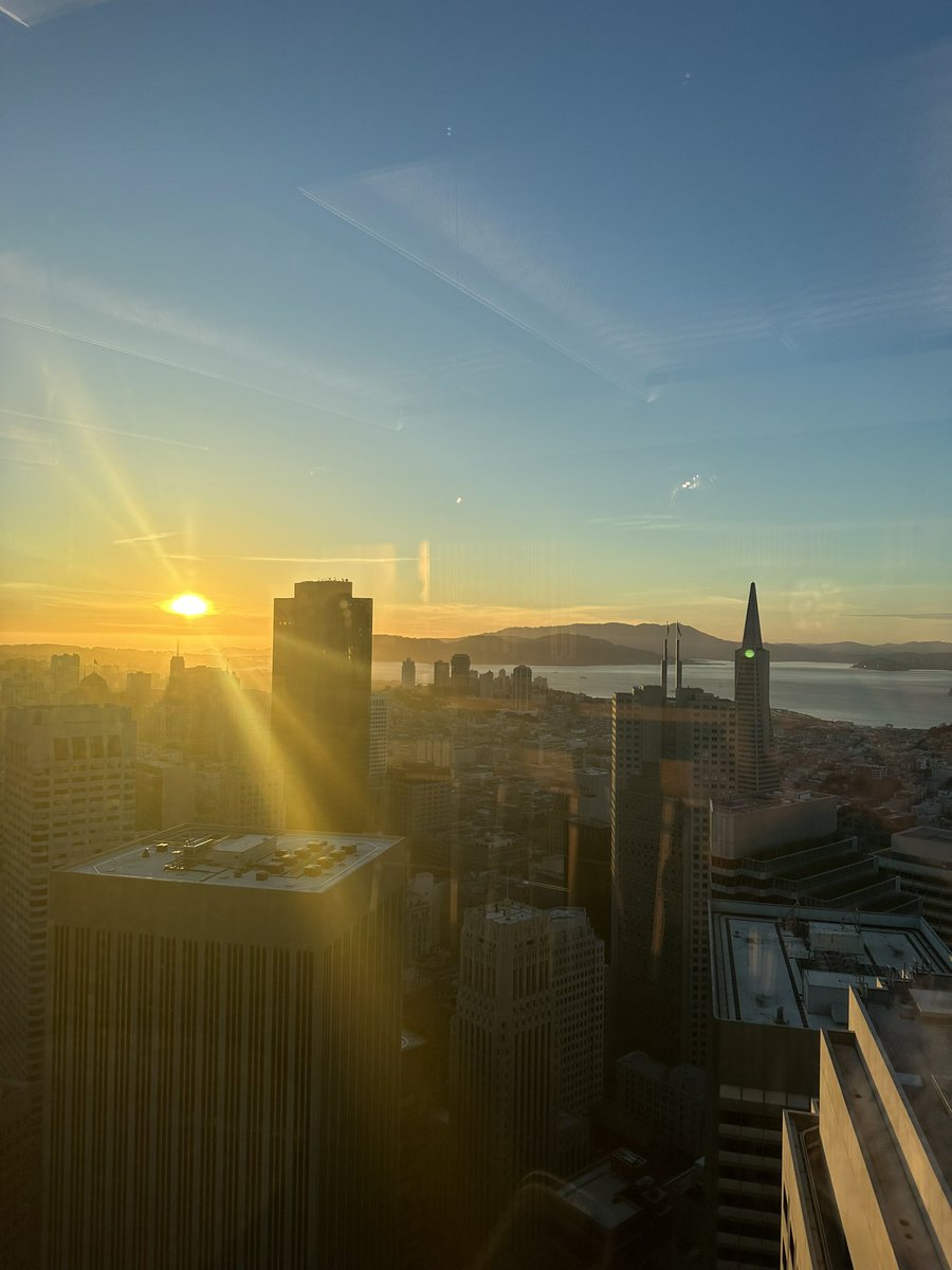 It’s been a great week of climate events at #sfclimateweek - the energy &amp; interest are so encouraging to see 🌏! 

The #AIforEarth event definitely snagged the best venue/views 😎🌇. Thx for organizing <a href="/susanfsu/">Susan Su</a> and <a href="/leepnet/">Tommy Leep</a>! &amp; thanks for the great talks <a href="/dsaezgil/">Diego Saez Gil</a> Rebecca &amp; Matt