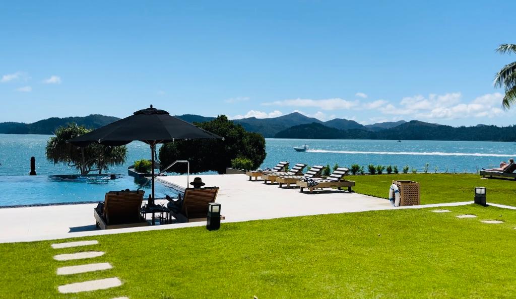 ThousandMilesUs's tweet photo. Travel therapy 😌 
#qualia #Hamiltonisland #Australia #relaxation #decompress #Peaceful #tranquility https://t.co/nqN5K5HF6A