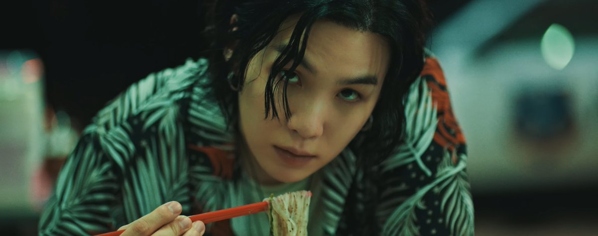 syoogas's tweet photo. NO CUZ AT THE END OF THE MV. DID HE SEE SOMEONE https://t.co/KeQ64GspeD