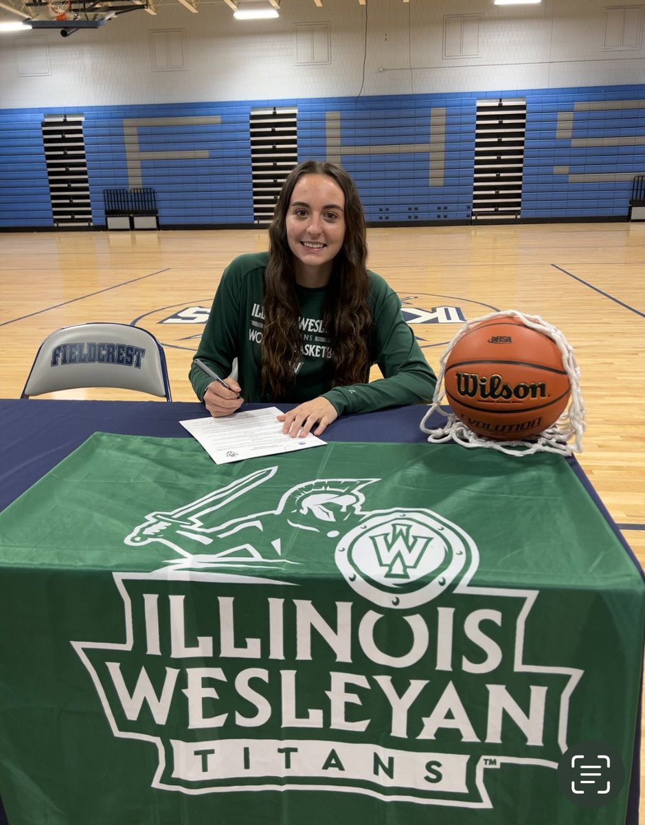 Ashlyn_may4's tweet photo. officially a titan @IWUWomensBball #tgoe https://t.co/XdXfazpz7s