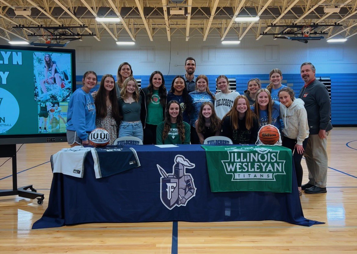 Ashlyn_may4's tweet photo. officially a titan @IWUWomensBball #tgoe https://t.co/XdXfazpz7s