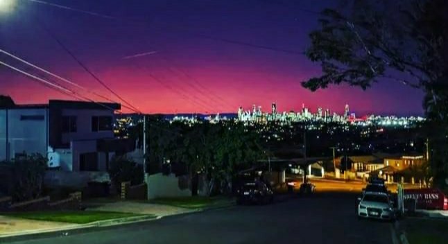 daas_ally's tweet photo. @darrenhayes 💜  sent from Brissy.  Its cooling up &amp; the nights r just perfect. No filter. https://t.co/efkNOGSV1C