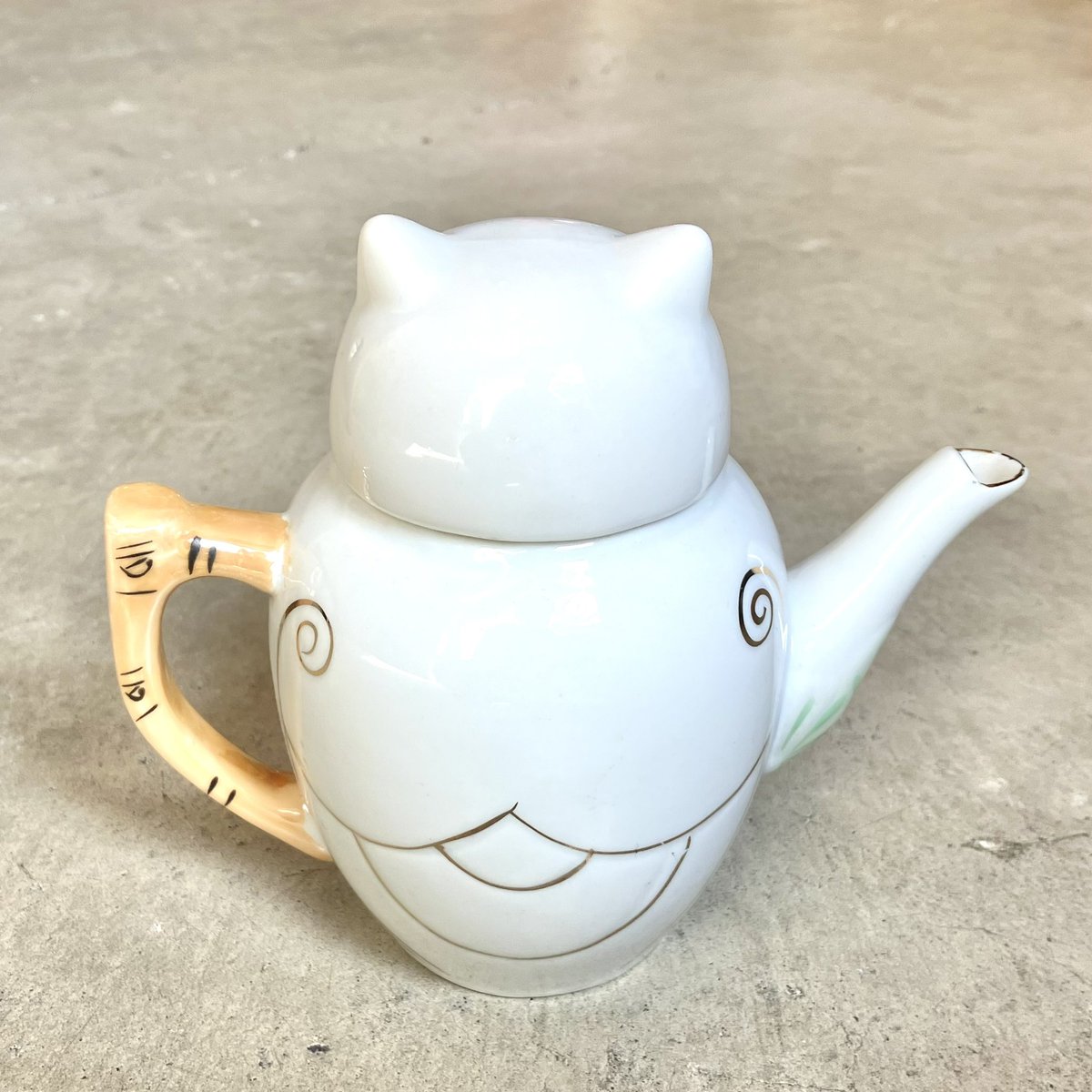 boyz_boya's tweet photo. ■ #BOYA_NEW ■
フクロウのポットで冷茶でもいかが？お問い合わせはDMにて。#newarrivals #owlteapot #hornedowl https://t.co/qOTxLDYVQ2