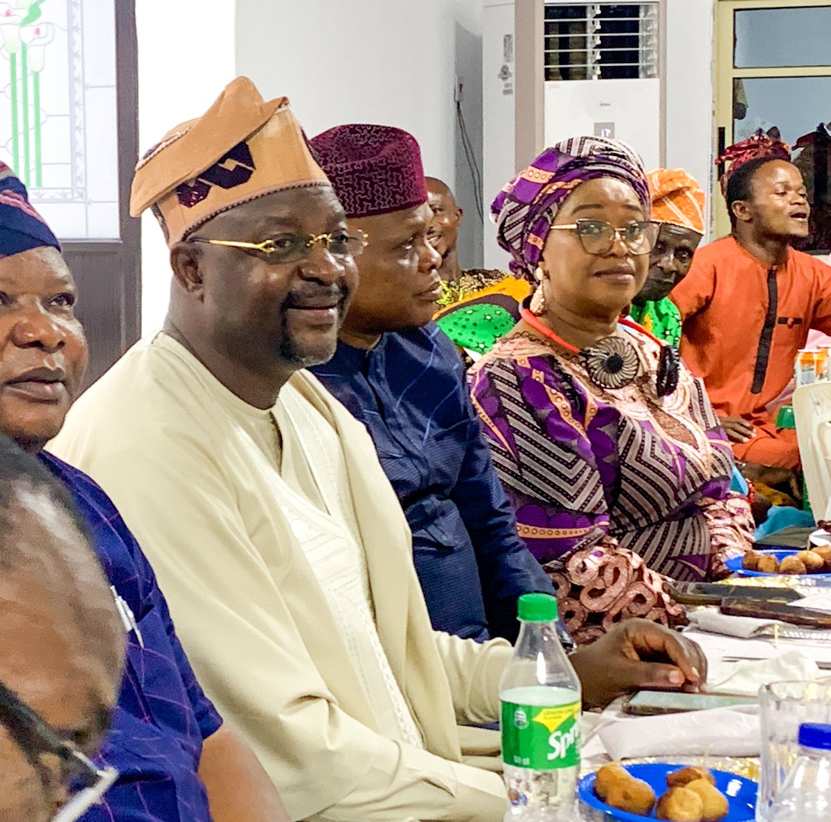 de_voyce's tweet photo. Over the years, Chief Sunday Dare @SundayDareSD hosts the Muslim Umah of Oyo state to an Iftar during the Ramadan, this year is no exception as he hosted them Parties chieftains at Ibadan. https://t.co/M5Eh0NxbUu