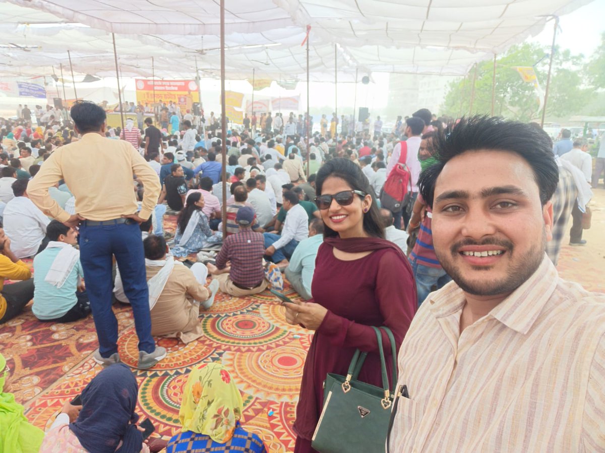 PoojaMe76618037's tweet photo. #UDC_GRADE_PAY_3600 
माननीय मुख्यमंत्री महोदय @ashokgehlot51
मंत्रालय कर्मचारी सबसे ज्यादा काम करता है और सबसे कम वेतन उसी को मिलता है अतः आपसे निवेदन है हम सब को वित्तीय लाभ प्रदान करें
@1stIndiaNews 
@RajCMO 
@DainikBhaskar https://t.co/sUIgfxhFYd