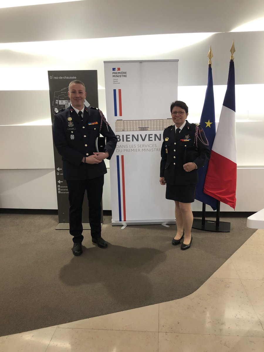 FleckSamuel's tweet photo. Avant 1ère du film« le Colosse aux Pieds d’argile »en présence de Mme la Secrétaire d’état auprès de la 1ère ministre chargée de l’enfance &amp; de S. Boueilh président fondateur de @Colosse_Asso partenaire qui accompagne les sections JSP dans la Prévention des comportements déviants https://t.co/W1twGzeZXR