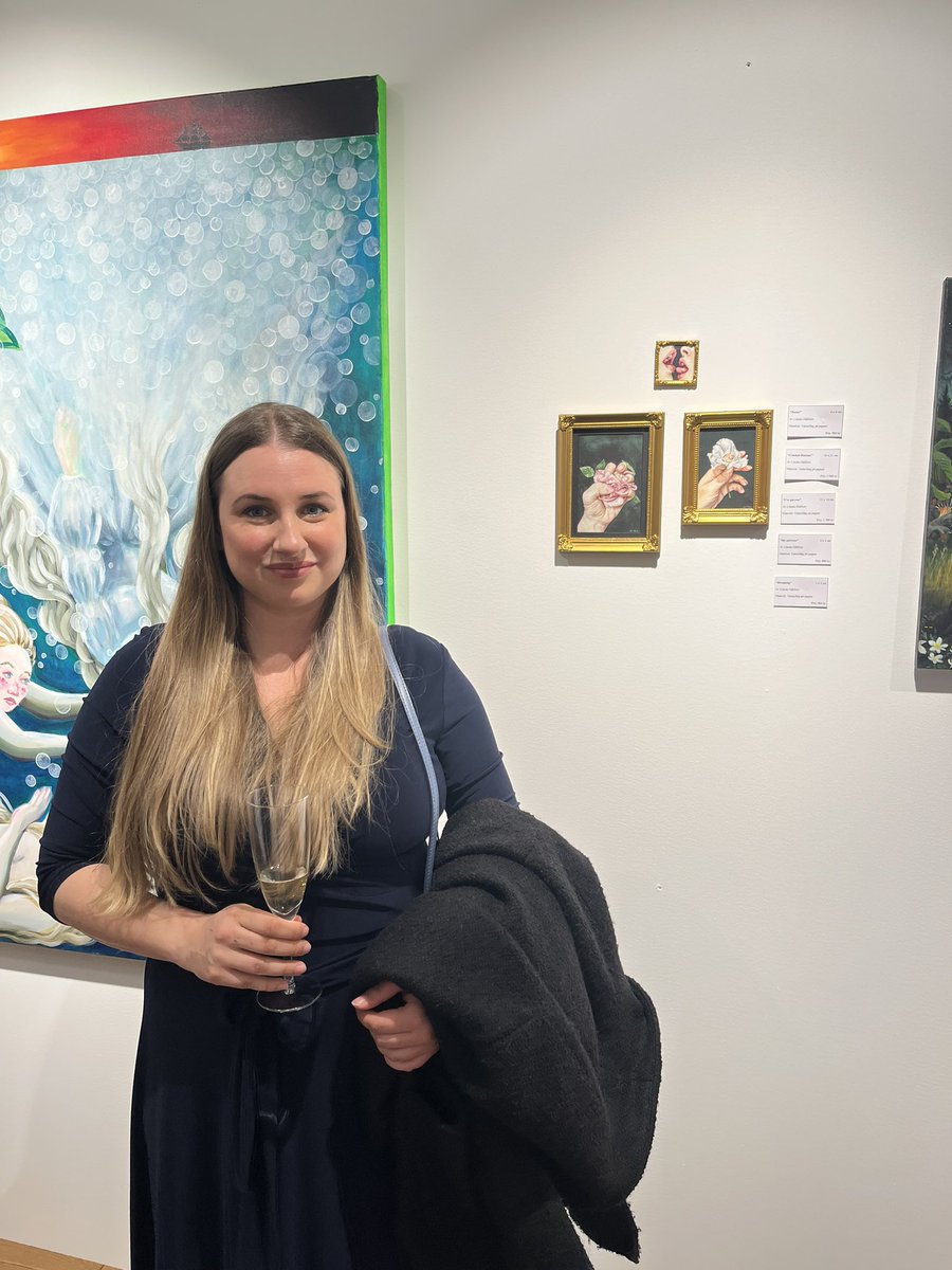 My art is on display at the Fearless Art Gallery exhibition. Can't wait to share my pieces with you all. Come join me and experience the beauty of art! #fearlessartgallery #artexhibition #contemporaryart
