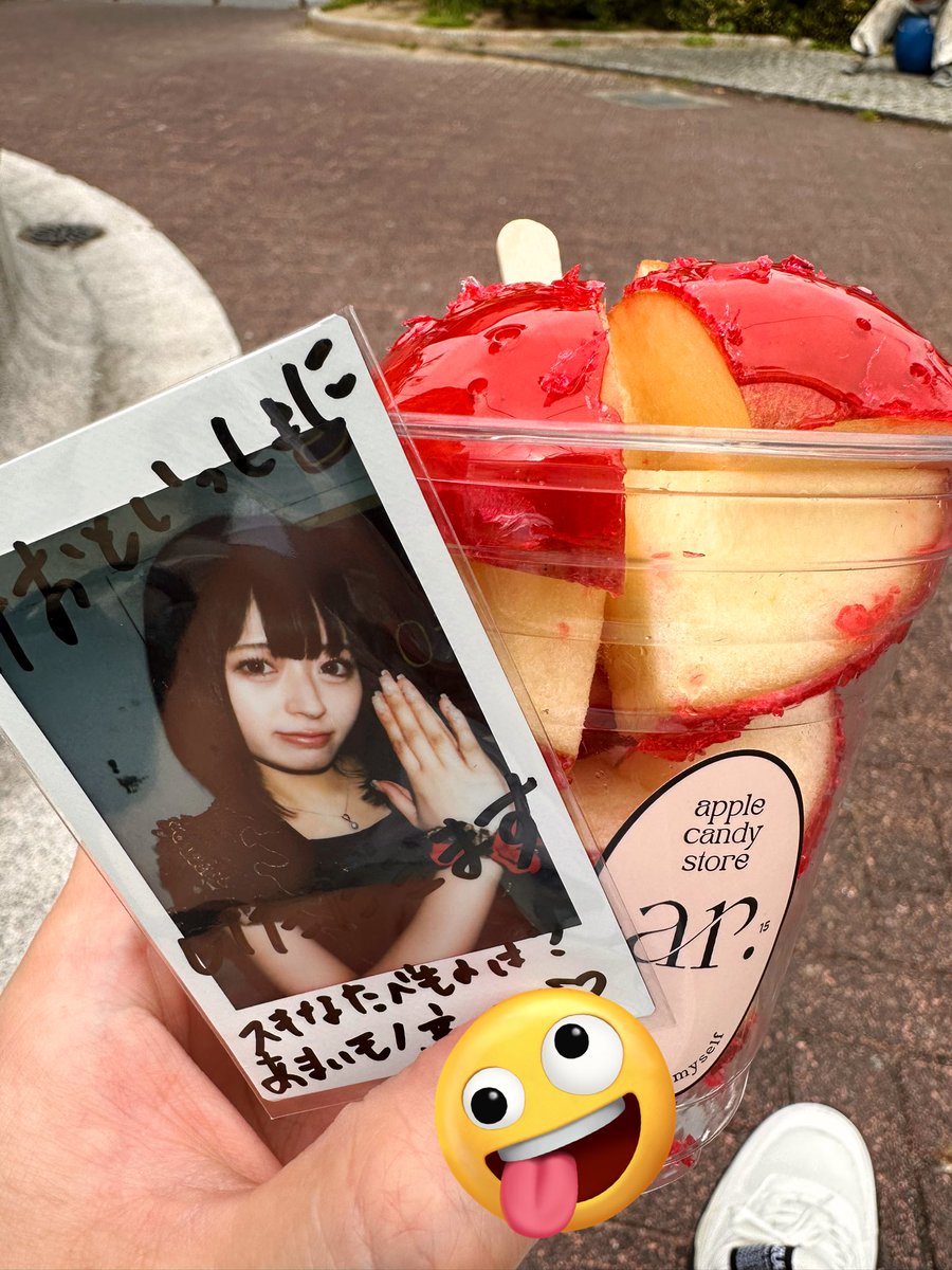 kohaku1981's tweet photo. 名古屋ちゃくどん！(｀・ω・´)ノ
早く着きすぎたので名古屋散策！！😆
このリンゴ飴美味すぎるぅ🍭
今日は「カミノリアル」路上Live &amp;Liveで新幹線で大阪帰還予定！！路上は若宮です！！
予定ない方おいでー😝😝
#カミノリアル
#ミオ・ラベリア
#ユウキリン
#moG004 https://t.co/KNGbFQPQ7U